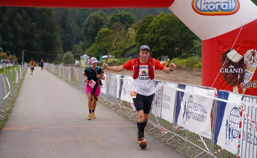 Jest zwycięzca Biegu 7 Dolin na 100 km! Dotarł do mety ze świetnym czasem [WIDEO] - 53